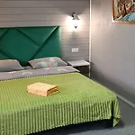 янчар з басейном Mykulychyn