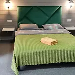 Feriehus янчар з басейном Mykulychyn