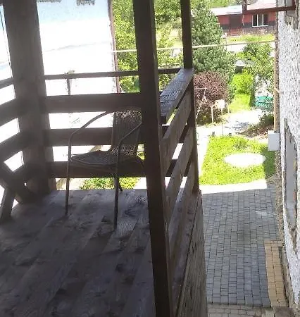 янчар з басейном