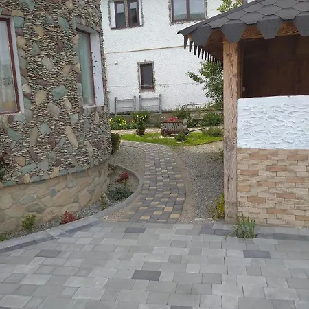 янчар з басейном Mykulytschyn