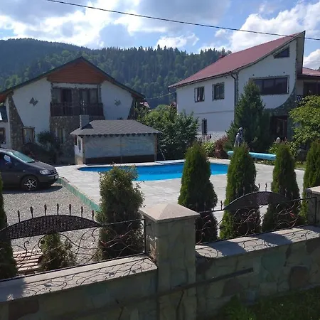 янчар з басейном Vakantiehuis *