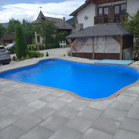 янчар з басейном Vakantiehuis Mykulychyn