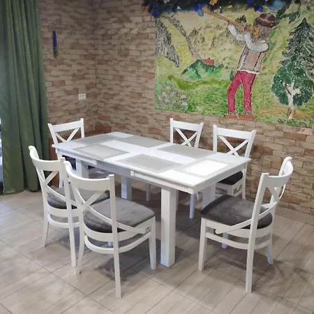 янчар з басейном