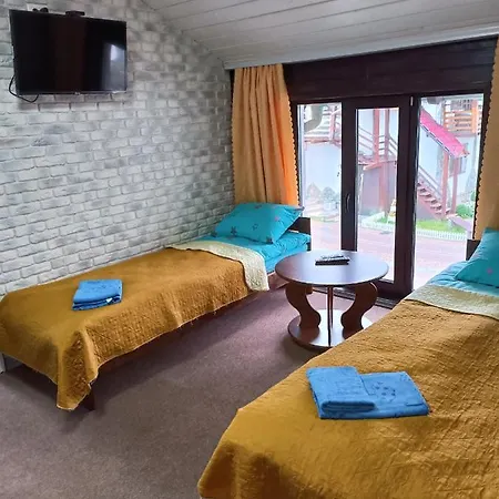 янчар з басейном