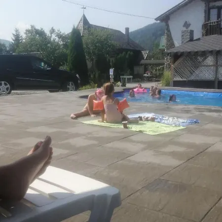 Vakantiehuis янчар з басейном