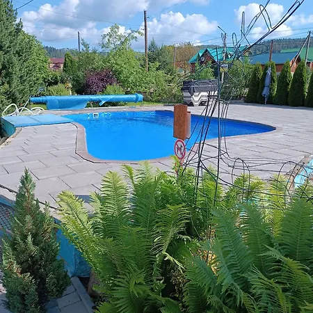 янчар з басейном *