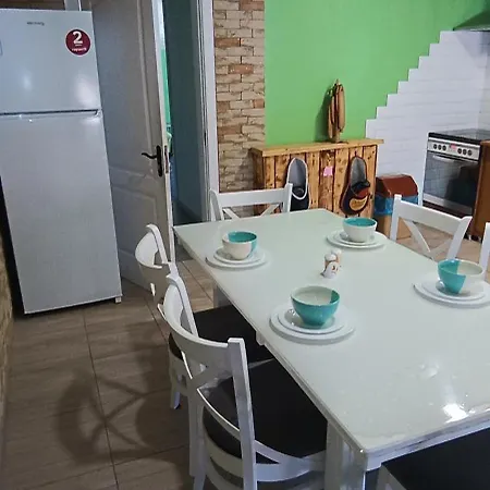 янчар з басейном *