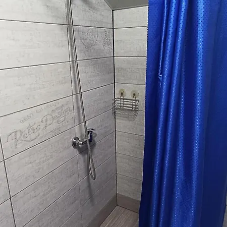 янчар з басейном