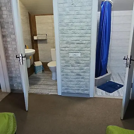 янчар з басейном