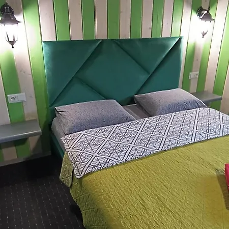 янчар з басейном *