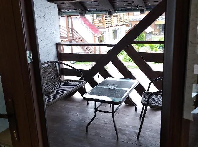 янчар з басейном Holiday home