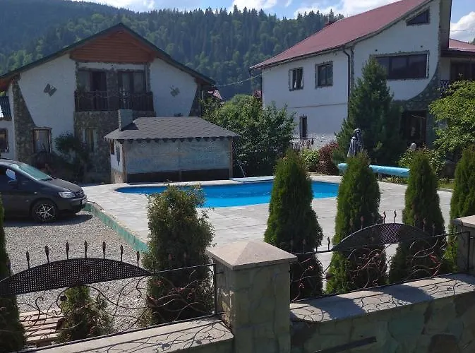 янчар з басейном Vakantiehuis *