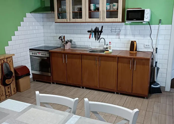 янчар з басейном
