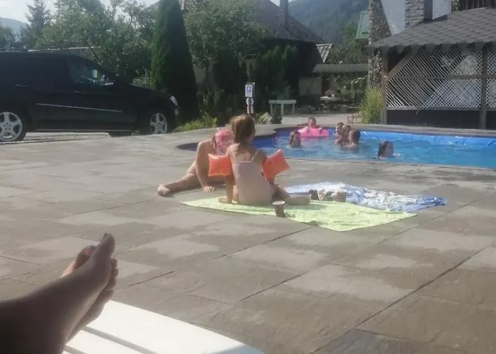Vakantiehuis янчар з басейном