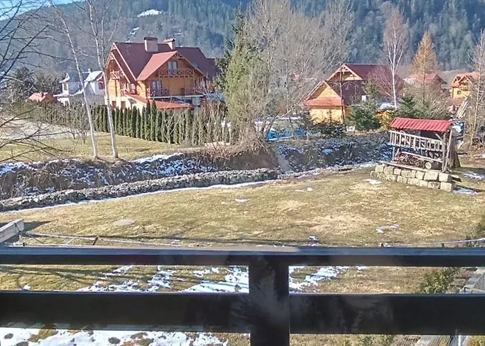 Semesterbostad янчар з басейном *