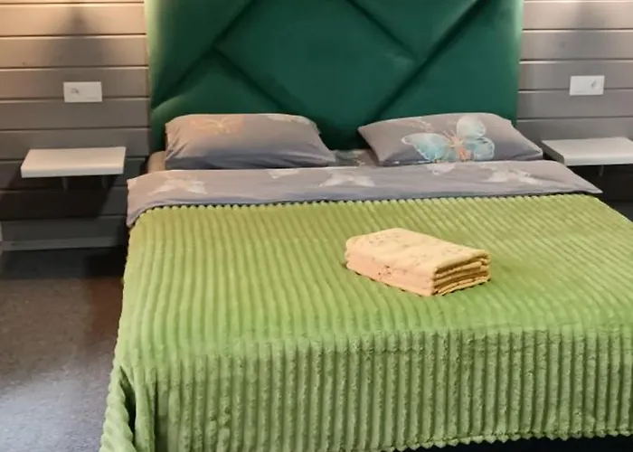 Holiday home янчар з басейном Mykulychyn