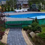янчар з басейном *