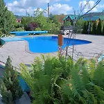 янчар з басейном *