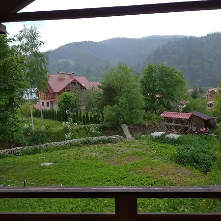 янчар з басейном Mykulyčyn