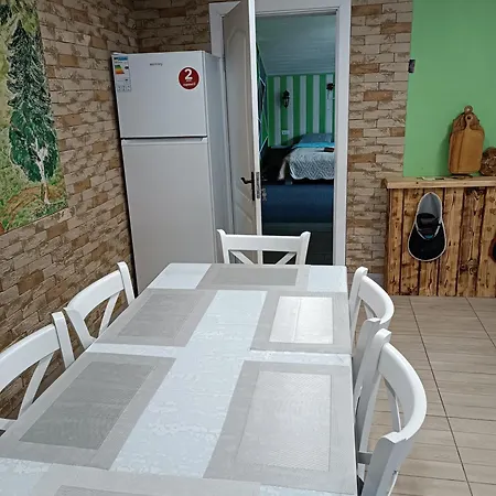 янчар з басейном *