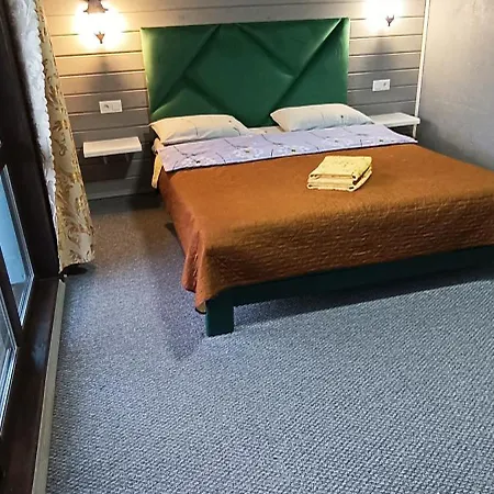 янчар з басейном Дом отдыха