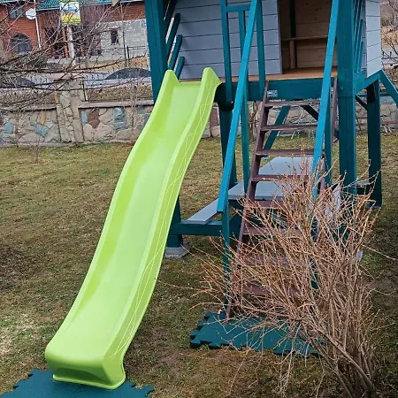 янчар з басейном * Микуличин